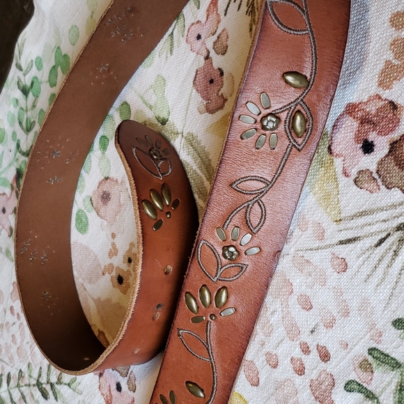 Fossil Embossed Floral Leather Belt - Picture 9 of 9